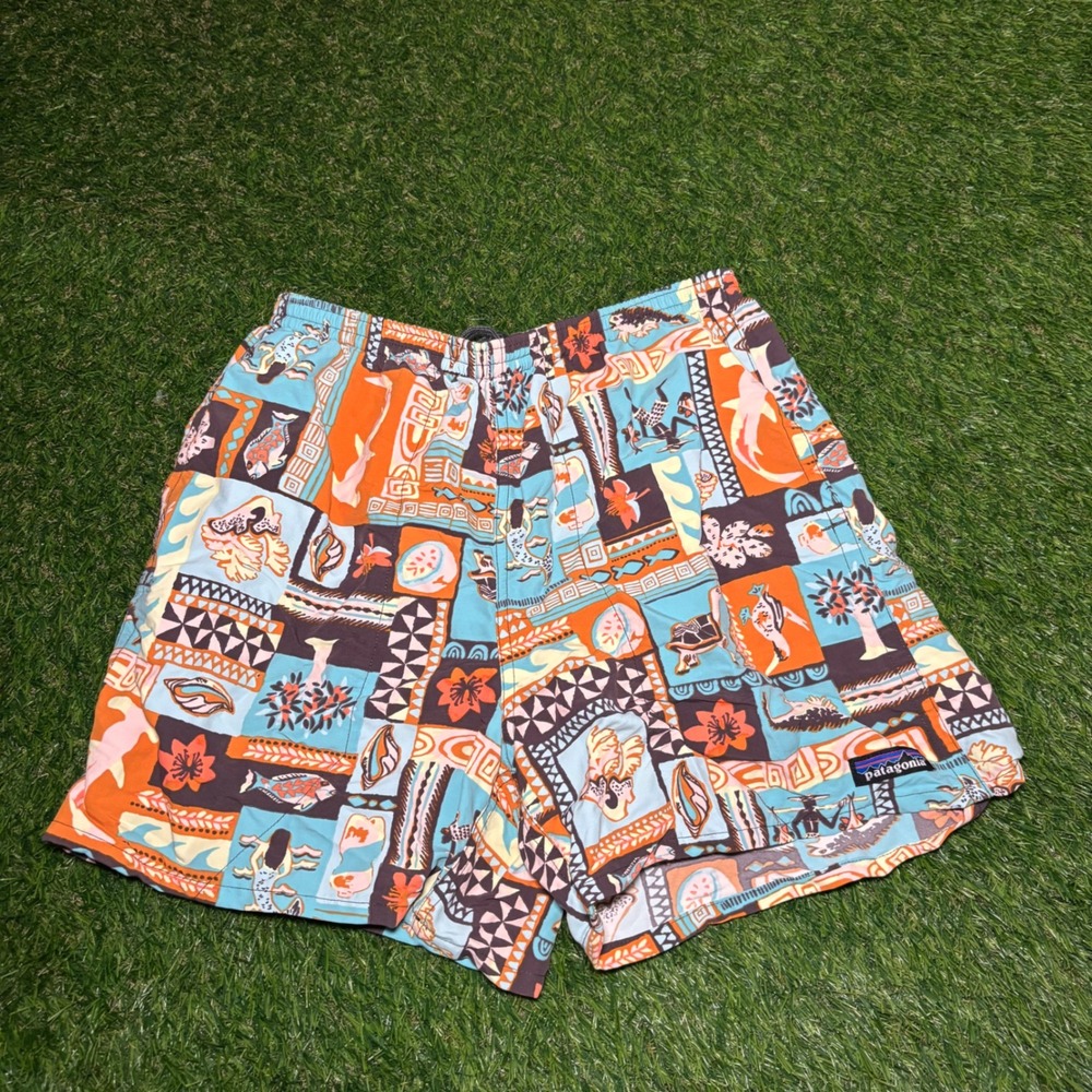 Patagonia Baggie Shorts Men Small 5 Inseam Tribal Turtle Shark Print Multi Color